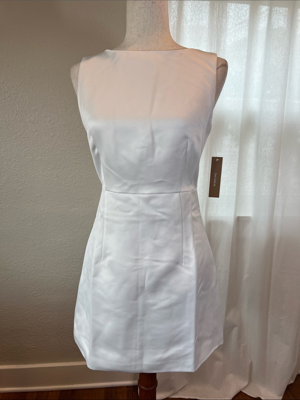 Kourt Kayla Dress. White Sleeveless Mini Dress in Structured Satin. Size S. NWT
